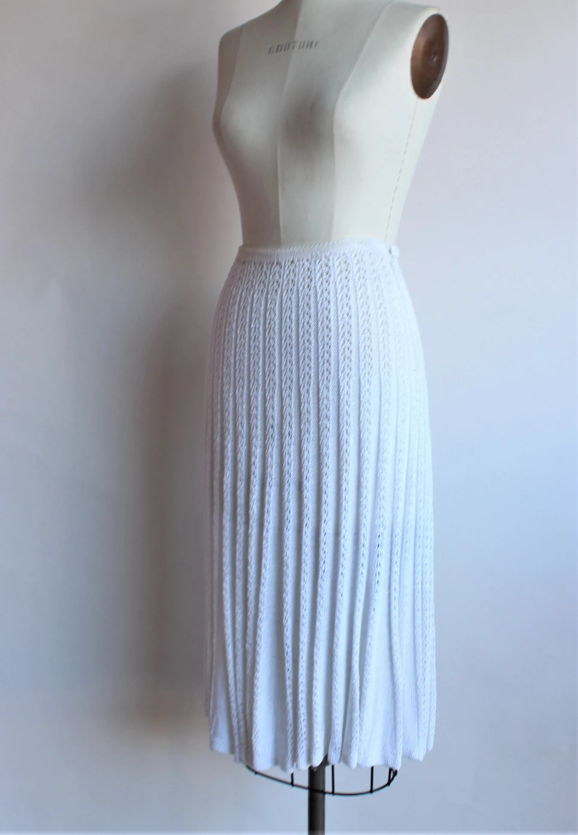 Vintage 1970s Does 1940s White Knit Skirt