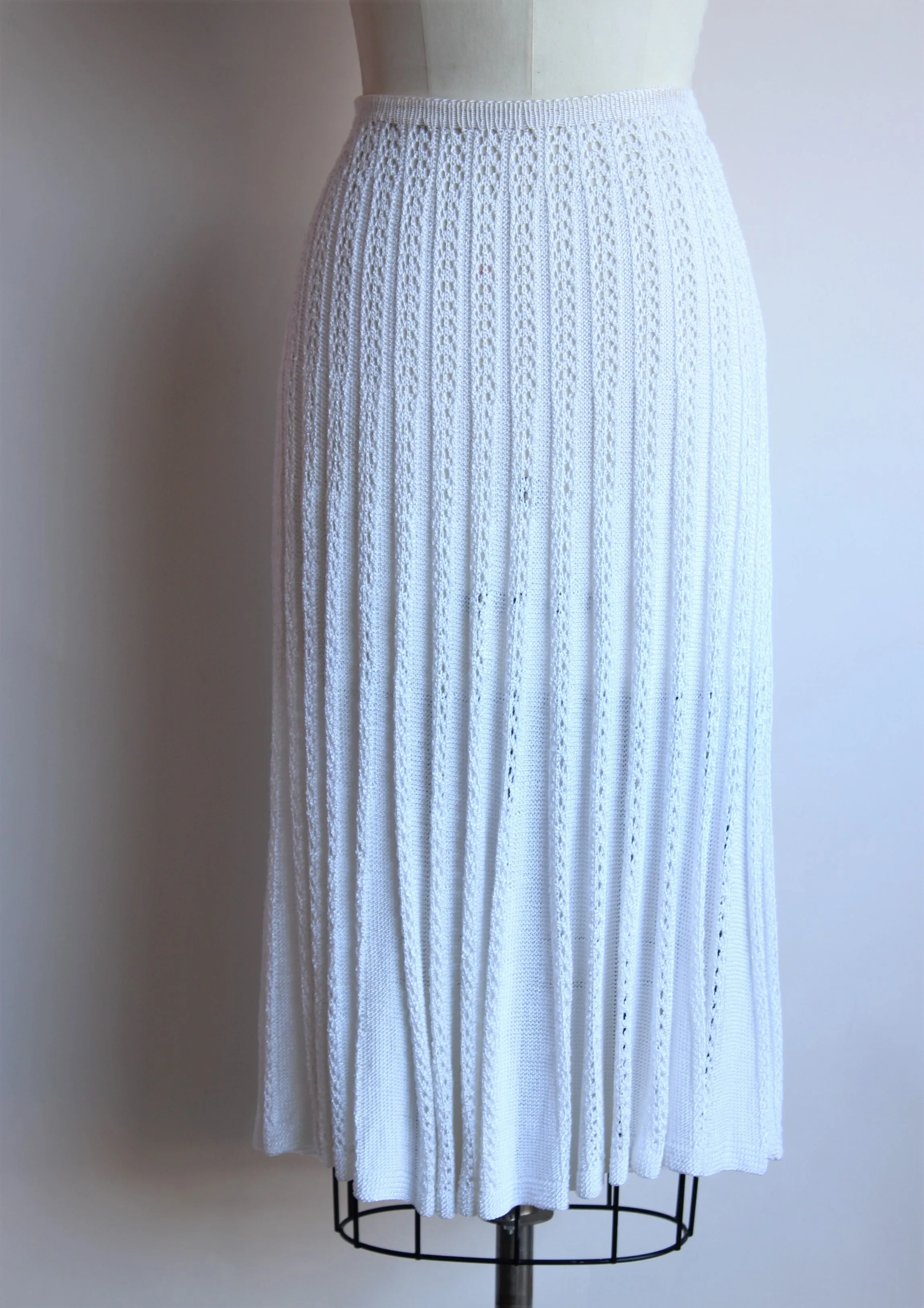 Vintage 1970s Does 1940s White Knit Skirt