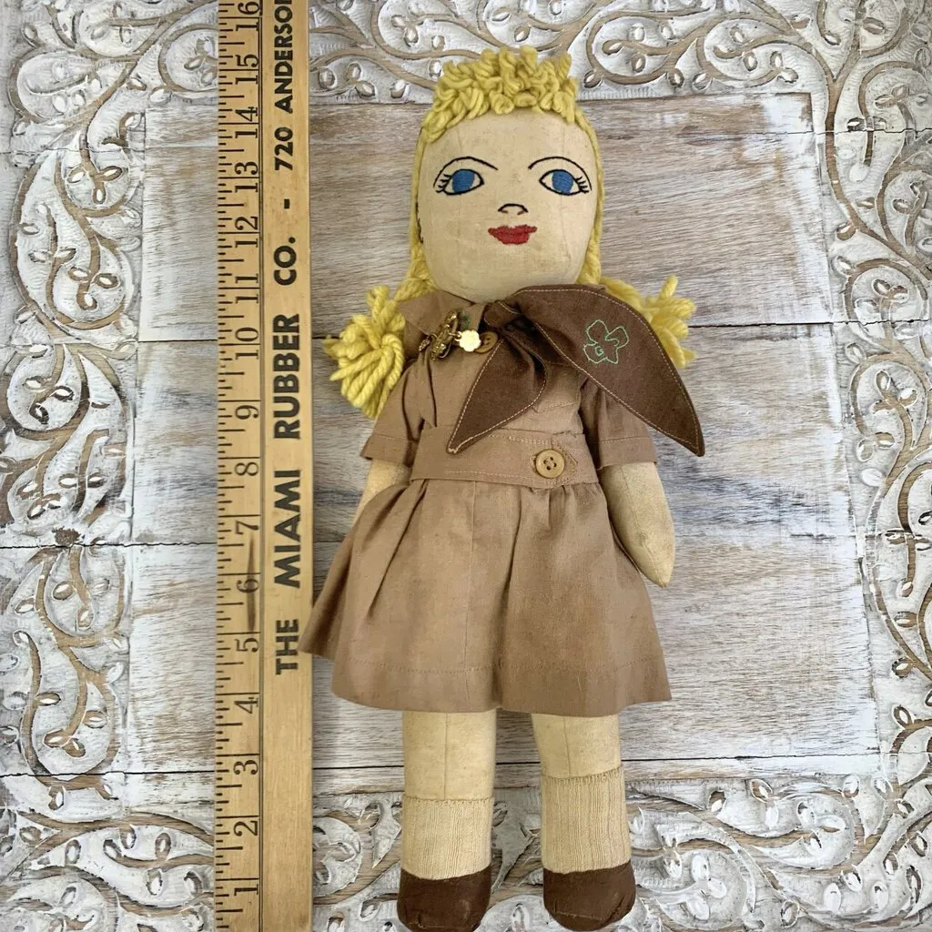 Vintage Hand Embroidered Cloth And Yarn Brownie Doll /cb